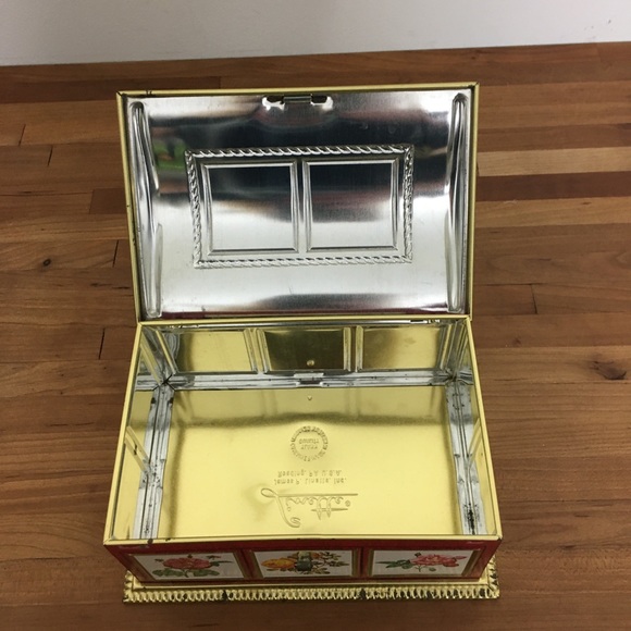 Vintage Linette Candy Tin Trinket Storage Box - Picture 6 of 16